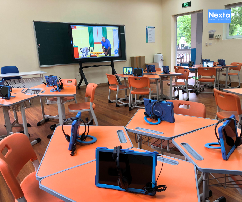 Lớp học thông minh Nexta là sự kết hợp của thiết bị (tablet, màn hình tương tác,..); nền tảng công nghệ (phần mềm quản lý, phần mềm chấm điểm,…) và nội dung