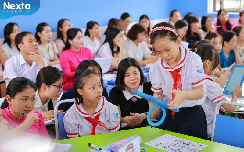 tiết học Toán tại lớp học thông minh Nexta tại Tiểu học Lưu Kiếm Hải Phòng