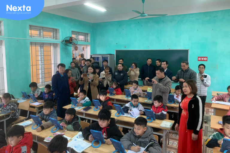 Sở GD&ĐT Hòa Bình, Cao Bằng và Bắc Kạn tham quan mô hình lớp học thông minh Nexta tại trường Tiểu học Ba Khan – Hoà Bình